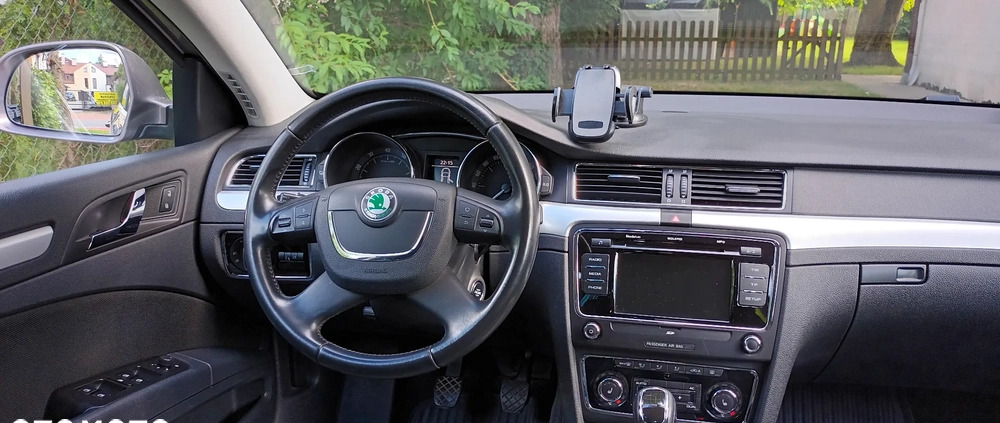 Skoda Superb cena 35000 przebieg: 157000, rok produkcji 2012 z Warszawa małe 121